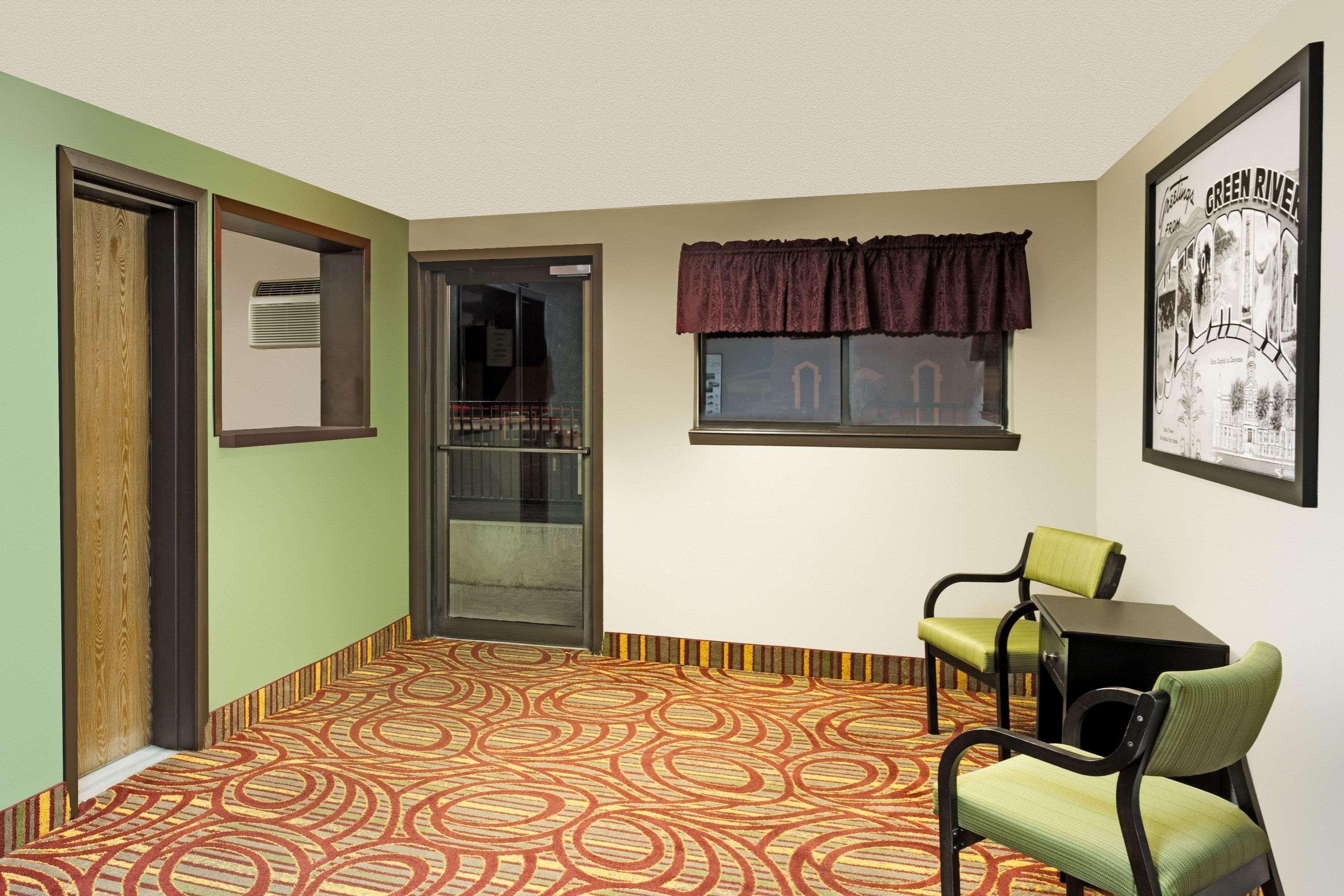Super 8 By Wyndham Green River Exterior photo